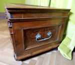 Coffre renaissance 1636 Pin Arolle, placage d’érable, de noyer et d’if. - Villa Ficker à Strasbourg. Travail autrichien ou suisse du XVIIe siècle