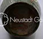 Grand vase à décor de cigognes. Soufflenheim début XXe siècle, hauteur 37cm (dessous). Anonyme Début XXe siècle