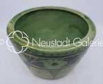 Léon ELCHINGER Cache pot à décor de marguerites sur fond vert céramique, hauteur 15cm - vers 1900 et 1919. Léon Elchinger