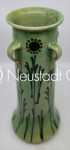 Léon ELCHINGER Grand vase à quatre anses  à décor de fleurs sur fond vert céramique, Hauteur : 28,5cm vers 1900 / 1919. Léon Elchinger